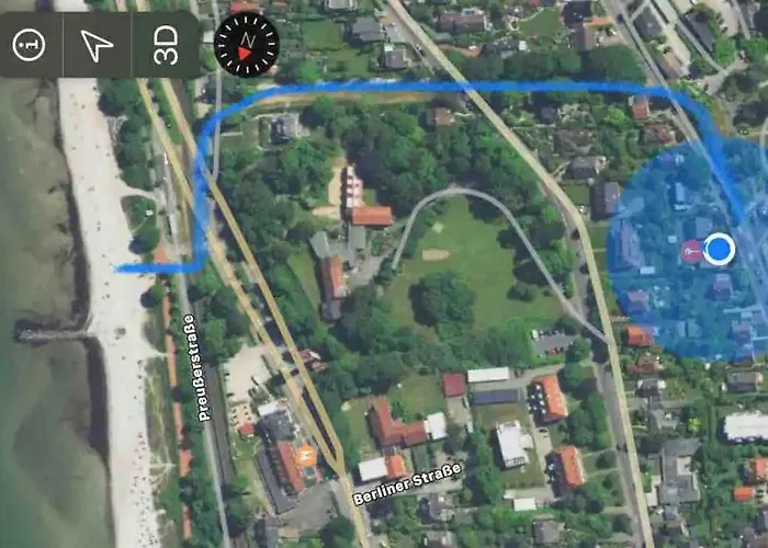 Im Bademantel an den Strand mit Terrasse