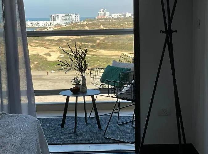 דירת סטודיו על הים בצפון תל אביב