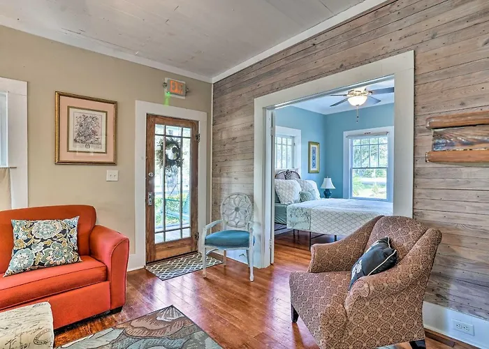 'Moon Pie Cottage' Near Downtown Ocean Springs!