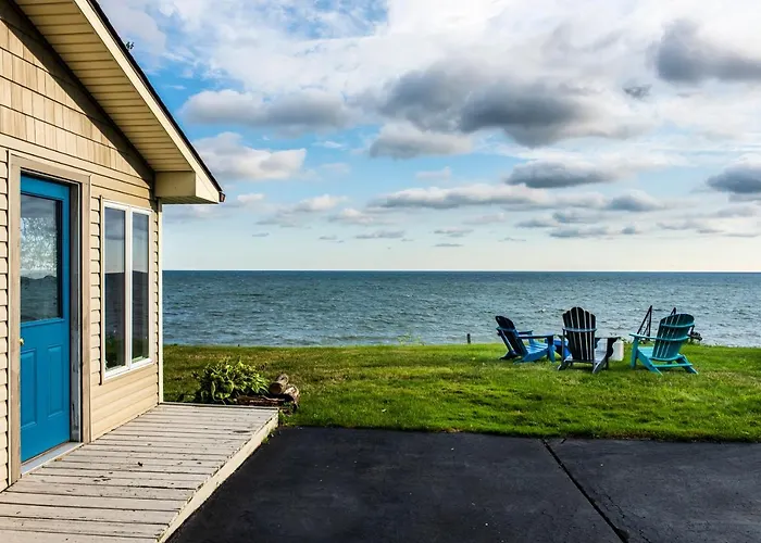 Cozy Lakefront Cottage