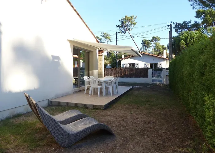 VILLA AU COEUR DE RONCE LES BAINS 200 mètres de la plage