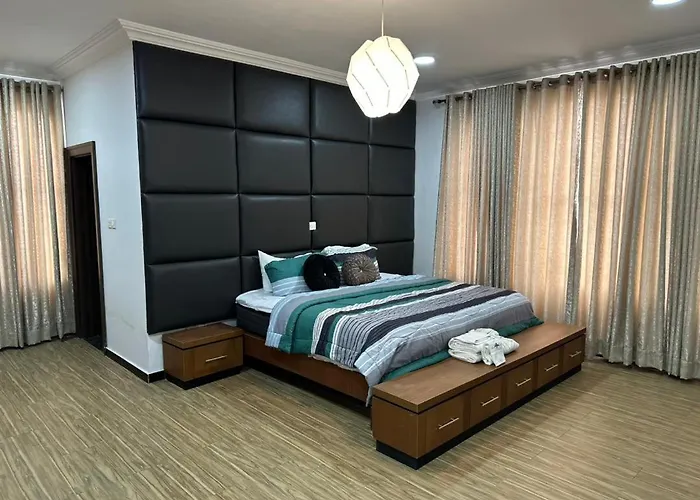 Nigus House Oniru