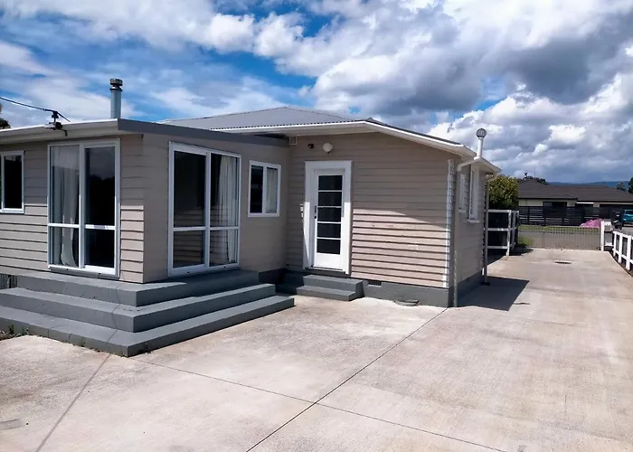 Cosy Kiwi Bach Kid And Pet Friendly Beach House
