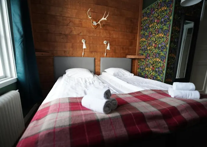 Le Ski Lodge & Steakhouse