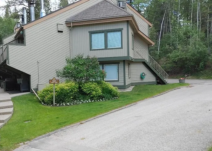 Rent Now 2350 By Month! Akiskinook Resort! 1 Bedroom Main Floor Townhome! Private Entrance! Sleeps 4! Sandy Beach Lakefront Resort! Tennis, Pickle, Basket Ball Courts, Indoor Pool, Hot Tub, Squash Court! Short Drive To Radium Or Fairmont Hot Springs!