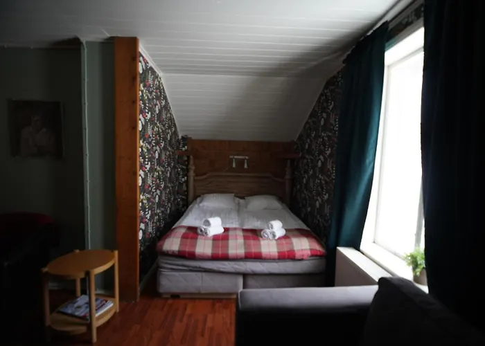 Le Ski Lodge & Steakhouse