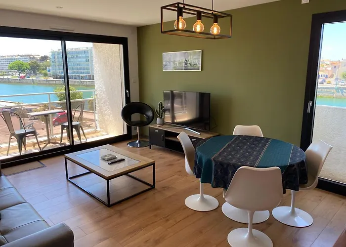 Vue panoramique mer et chenal même de la chambre ascenseur 50m2 situation idéale en option garage fermé privé