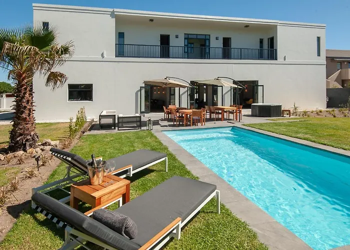 Glow Boutique Suites & Guesthouse