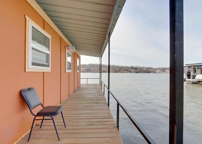 Cozy Camdenton Cottage W/ Deck + Boat Dock Access!