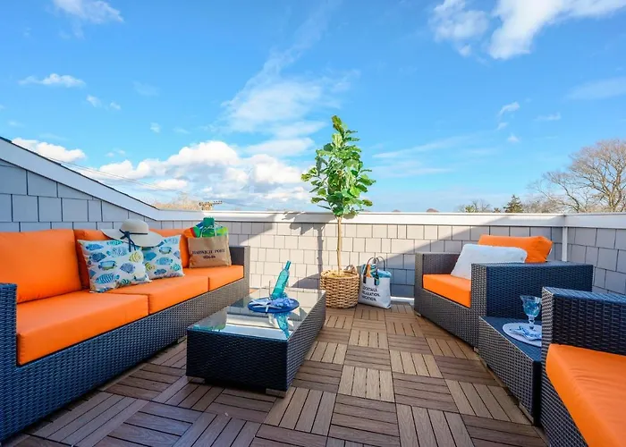 Tjs Tide: Prime Location Condo W/ Outdoor Deck