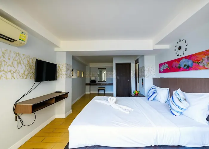 Scandia Beach Hotel - Soi 7 Best Location - 200M To Beach Next To Food Market