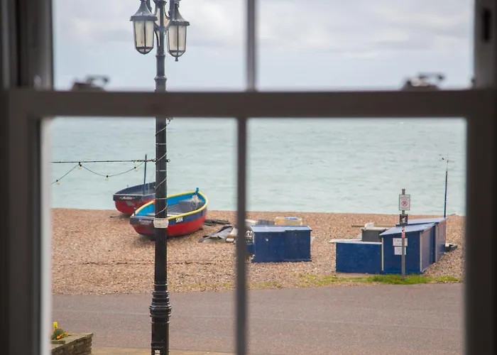 Lovely 2- Bedroom Apartment With Stunning Sea Views