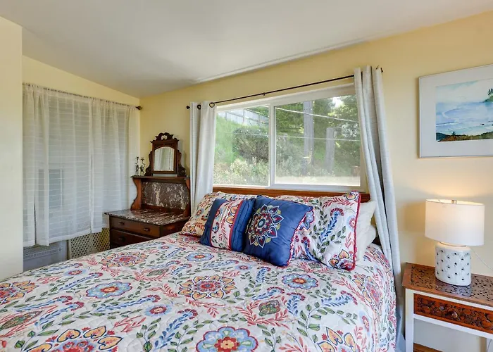 Mckinleyville Getaway W/ Hot Tub & Ocean Views!