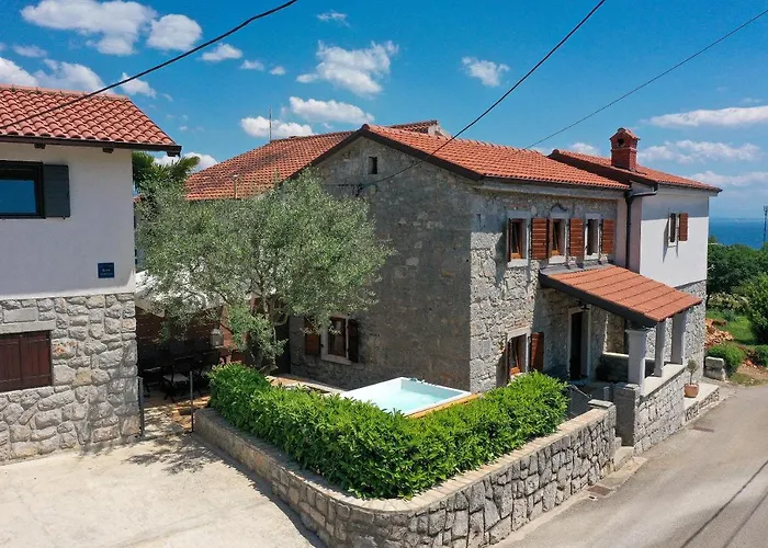 Villa Fani With Jacuzzi