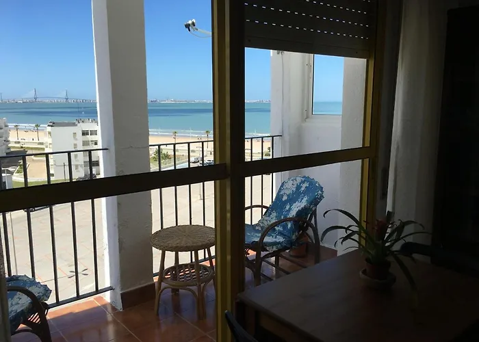 Apart frente playa Valdelagrana.Wifi y parking