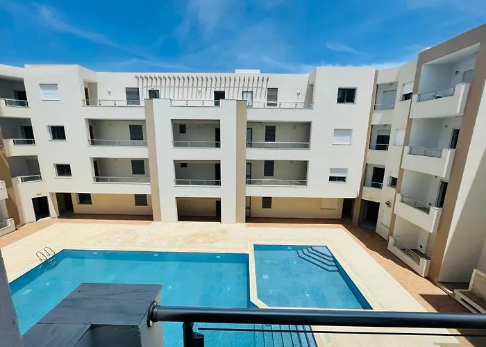 Luxus-Apartment mit Poolblick