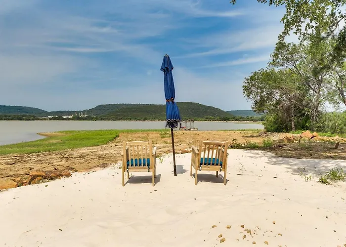 Gorgeous Palo Pinto Home W/ Private Hot Tub!