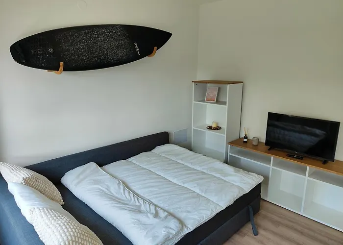 Digital Nomad Paradise - Garaje/PC monitor