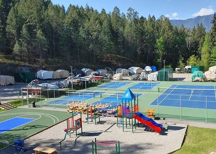 Rent Now 2350 By Month! Akiskinook Resort! 1 Bedroom Main Floor Townhome! Private Entrance! Sleeps 4! Sandy Beach Lakefront Resort! Tennis, Pickle, Basket Ball Courts, Indoor Pool, Hot Tub, Squash Court! Short Drive To Radium Or Fairmont Hot Springs!