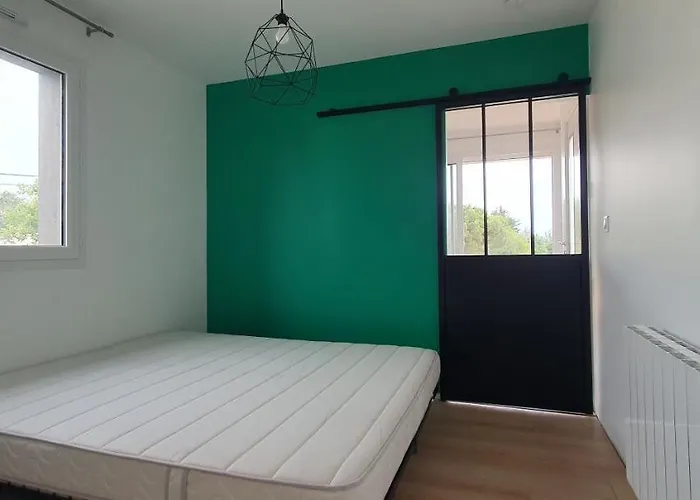 Résidence Salamandre - Maison Bois Cosy Calme avec parking pour 4 à 10 pers idéal couples et familles à 500m de la plage à Saint-Marc-sur-mer