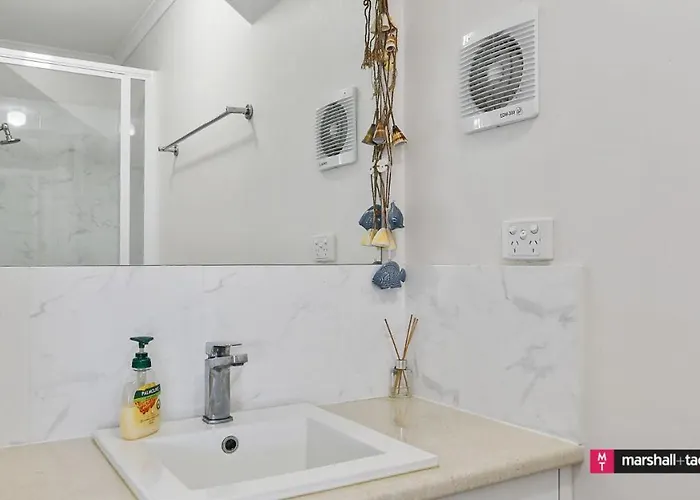 Marina Townhouse 1 - Unit 1 Wapengo St 6