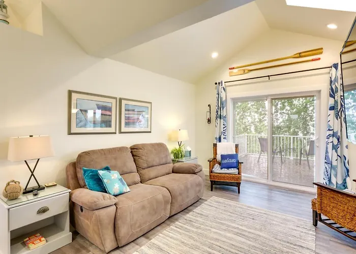 Sheboygan Getaway W/ Deck + On-Site Lake Access!