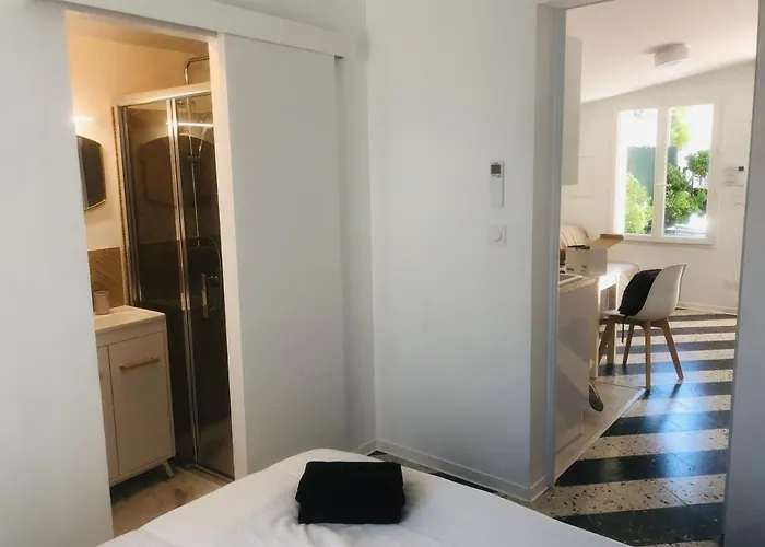 Maisonnette climatisée refaite à neuf avec parking à 300m de la plage