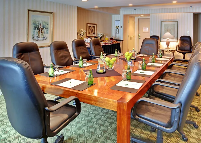 Holiday Inn & Suites Oakville At Bronte By Ihg