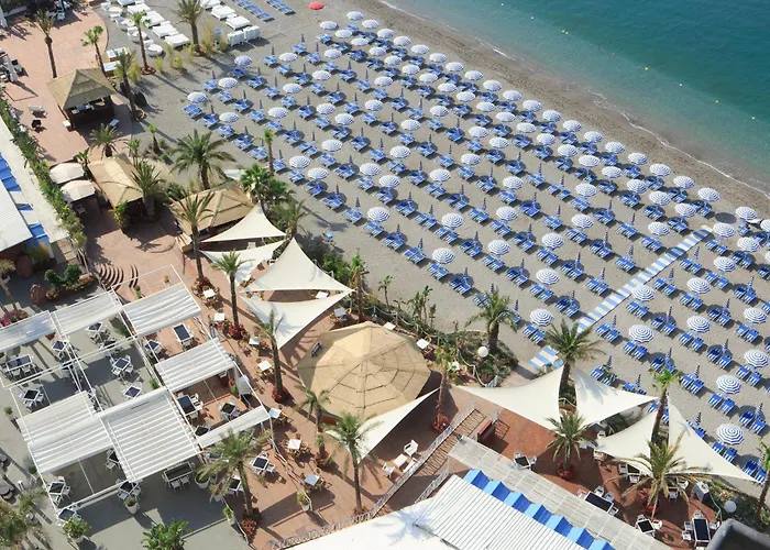 Lloyd'S Baia Hotel