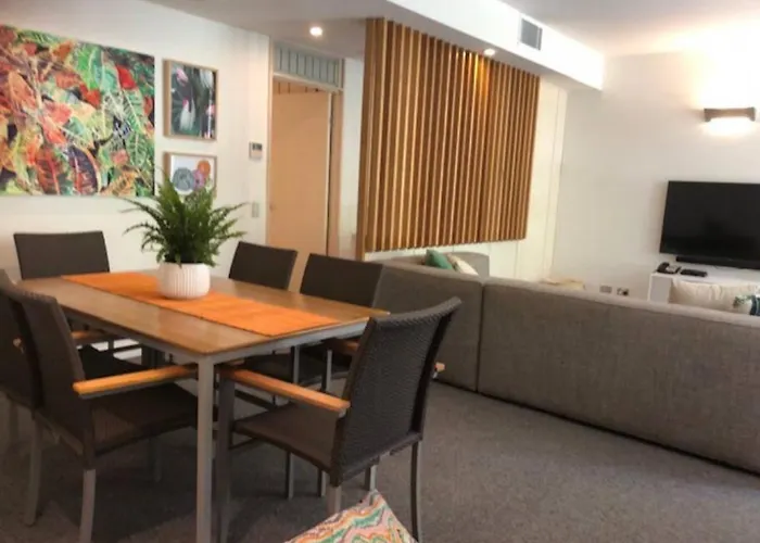Lush Rainforest Retreat Minutes From Hastings St 8201