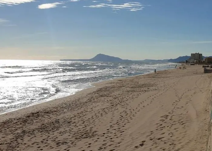 Acogedor apartamento en Daimús a 150 metros de la playa con parking privado y piscinas comunitarias