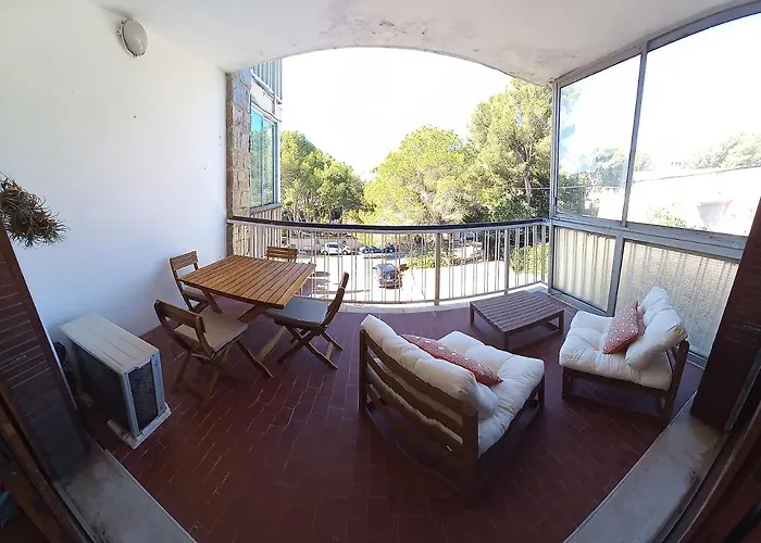 Loft climatisé La pinède, 50 m2, très calme, 5 mn à pied des plages, lit King Size