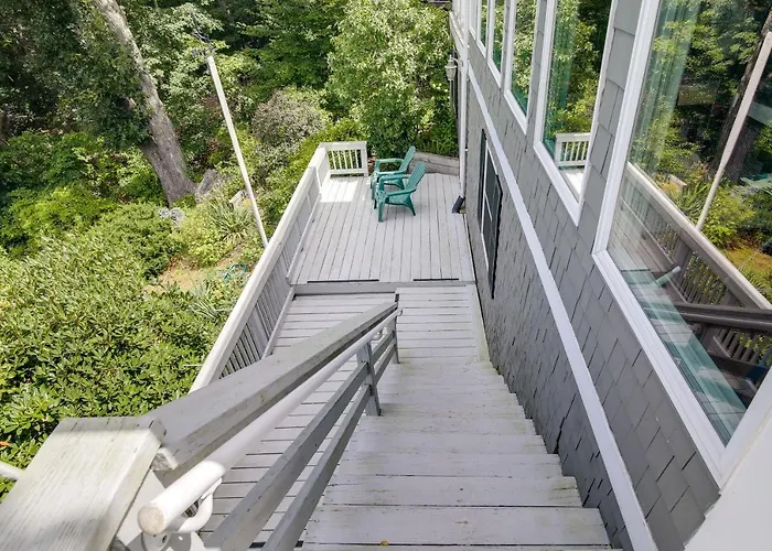Bayfront Plymouth Gem W/ Sunroom, Steps To Shore!