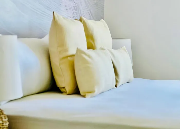Canaryislandshost L Room