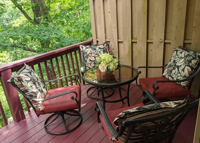 Corner Lake Getaway