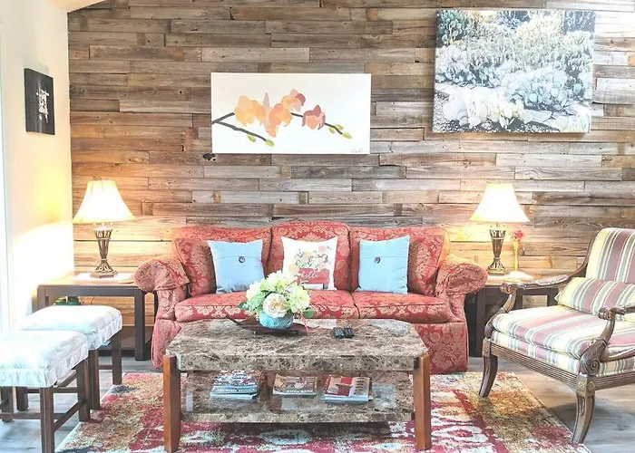 Corner Lake Getaway