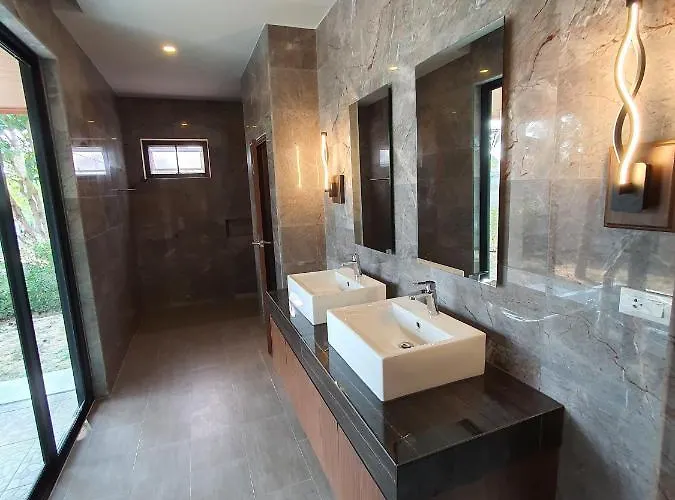 Siri Thai Lodges