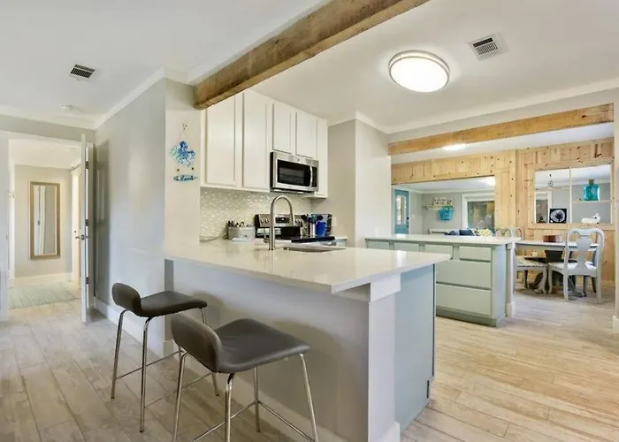 Beautiful Beach House 2 Minute Walk To Sandy Beaches Quiet Area