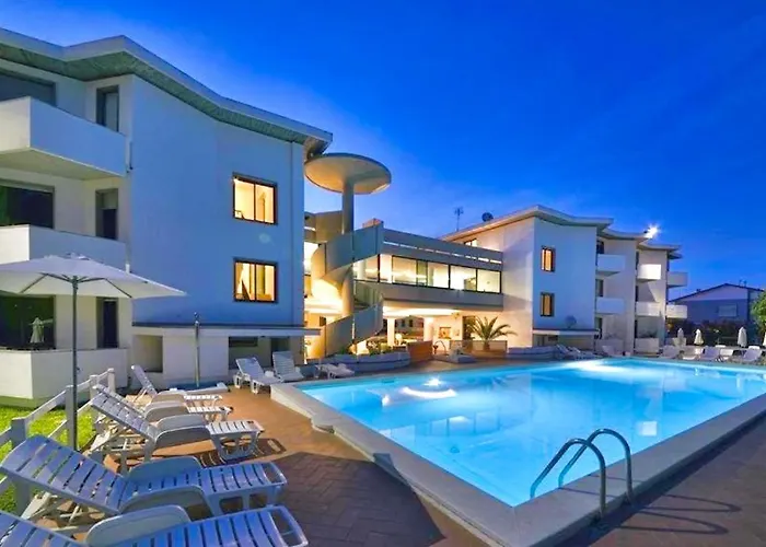 Isa-Residence With Swimming-Pool In Marina Di Cecina, Breakfast Included