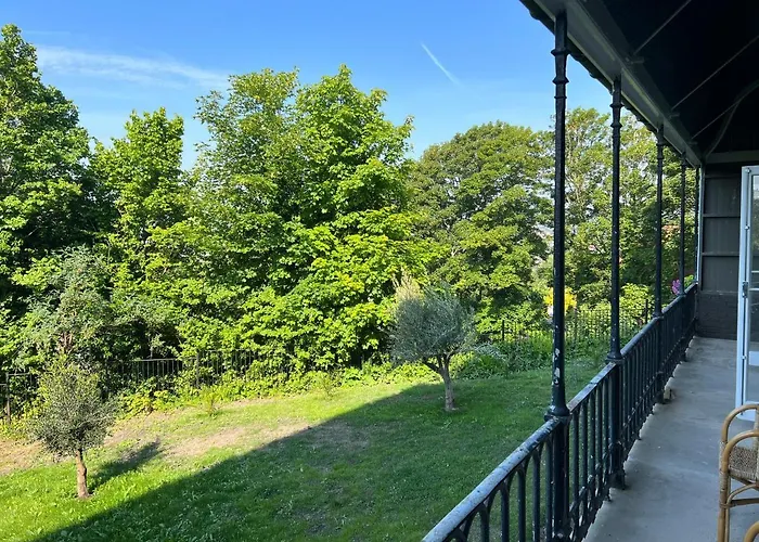 Luxury Garden Apartment Under The Castle, Dover