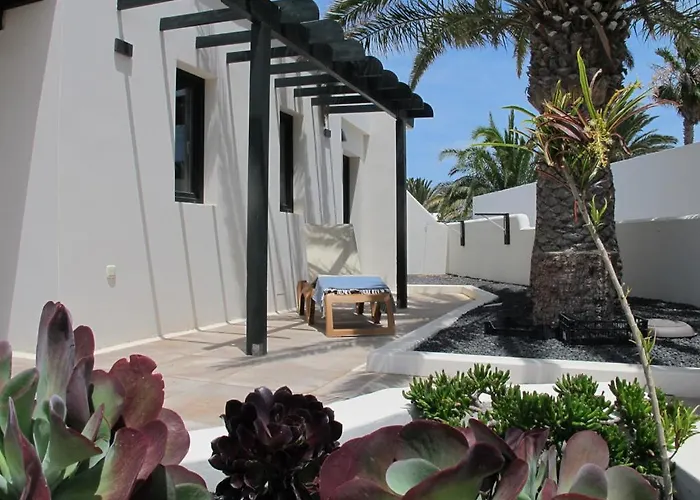 Bungalow Goa Pool View, Playa Roca Residence Sea Front Access - Free Ac - Wifi