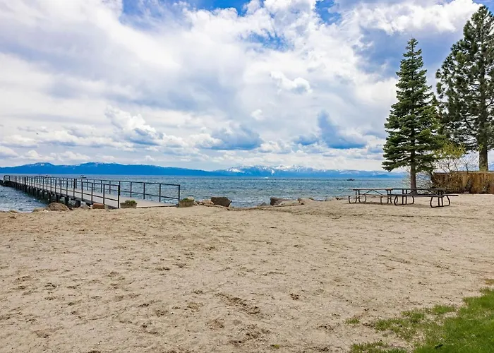 Starry Skies On The West Shore, Private Beach, Fireplace, Pet Friendly, Close To Ski Resorts