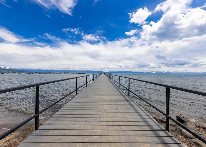 Starry Skies On The West Shore, Private Beach, Fireplace, Pet Friendly, Close To Ski Resorts