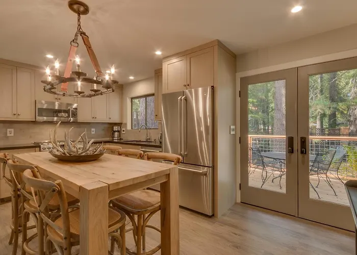 Antler House- Quiet, Charming Cabin W Cozy Fireplace, Close To Skiing