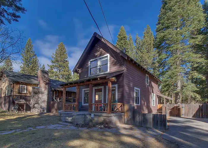 Vanni House - Classic Tahoe Style 2 Bedroom - Sleeps 6 - Hot Tub - Near Palisades & Downtown Tahoe City