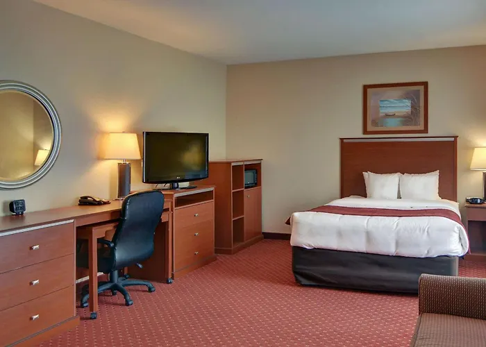Quality Suites Near Cedar Creek Lake
