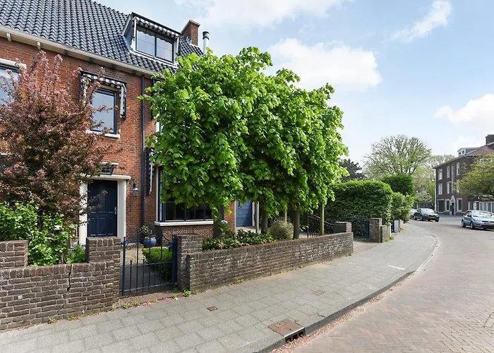 Luxury Rooms In Quiet Neighbourhood Near Beach