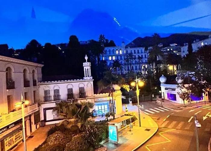 2 pièces , Centre ville , 100 mètres des plages.