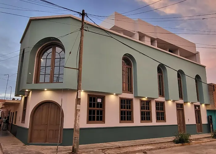Puerto Malabrigo, Plaza De Armas