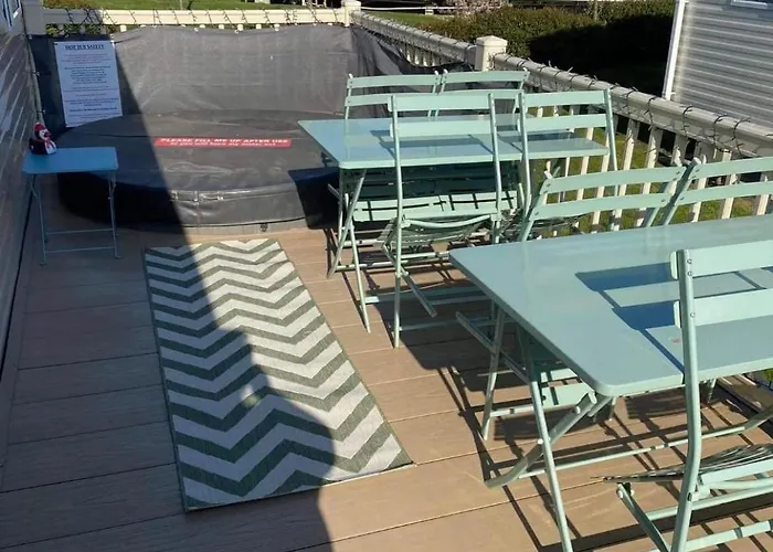 Lottielou'S Hot Tub Breaks At Tattershall Lakes